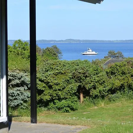 Family House With Sea View By Lynaes Hébergement de vacances *