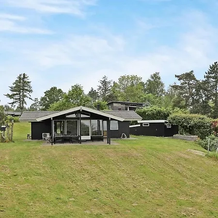 Family House With Sea View By Lynaes Сasa de vacaciones *