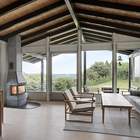 Family House With Sea View By Lynaes Hébergement de vacances Hundested