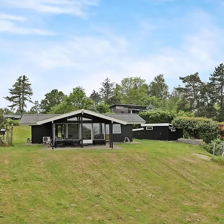 Casa vacanze Family House With Sea View By Lynaes Hundested