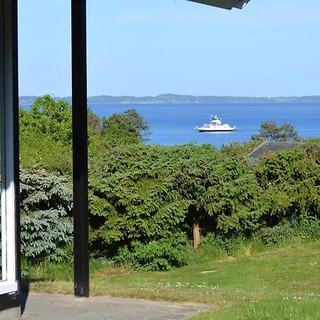 Family House With Sea View By Lynaes Hébergement de vacances